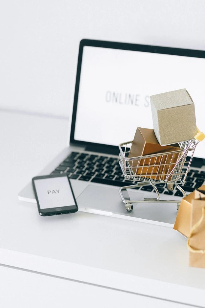 Responsive e-commerce website on mobile and desktop created by BOWWE business builder