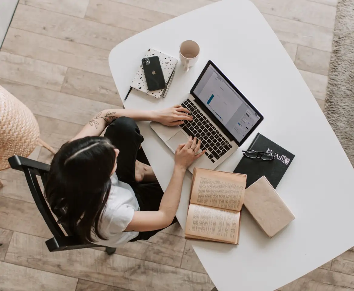the girl works at the laptop
