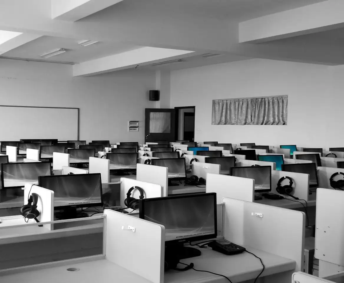 office where there are monitors on the tables