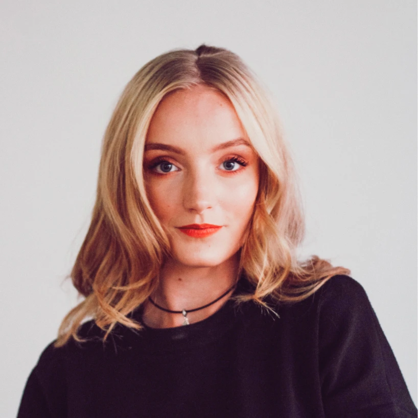 Sara started singing when she was 6 years old and took part in a Christmas carols festival in Szczecinek, Poland, which she won.
