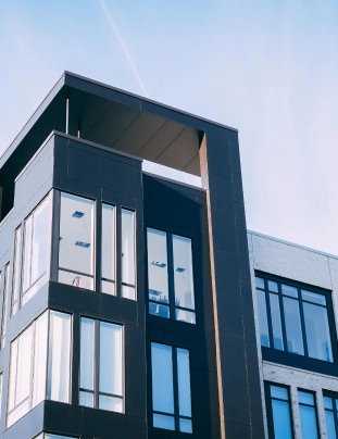 edificio compatto per più famiglie con sufficiente luce solare da ogni lato