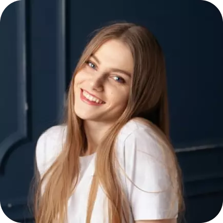 dívka v bílém svetru