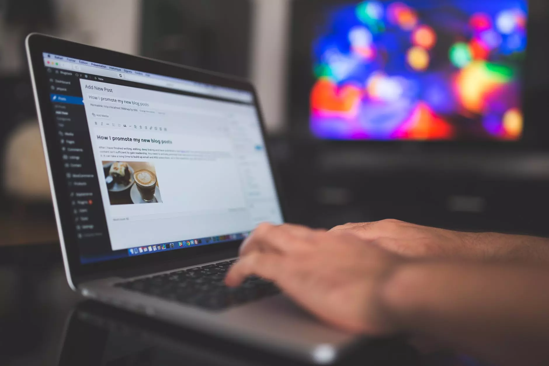 a man working on blog article using BOWWE wizard
