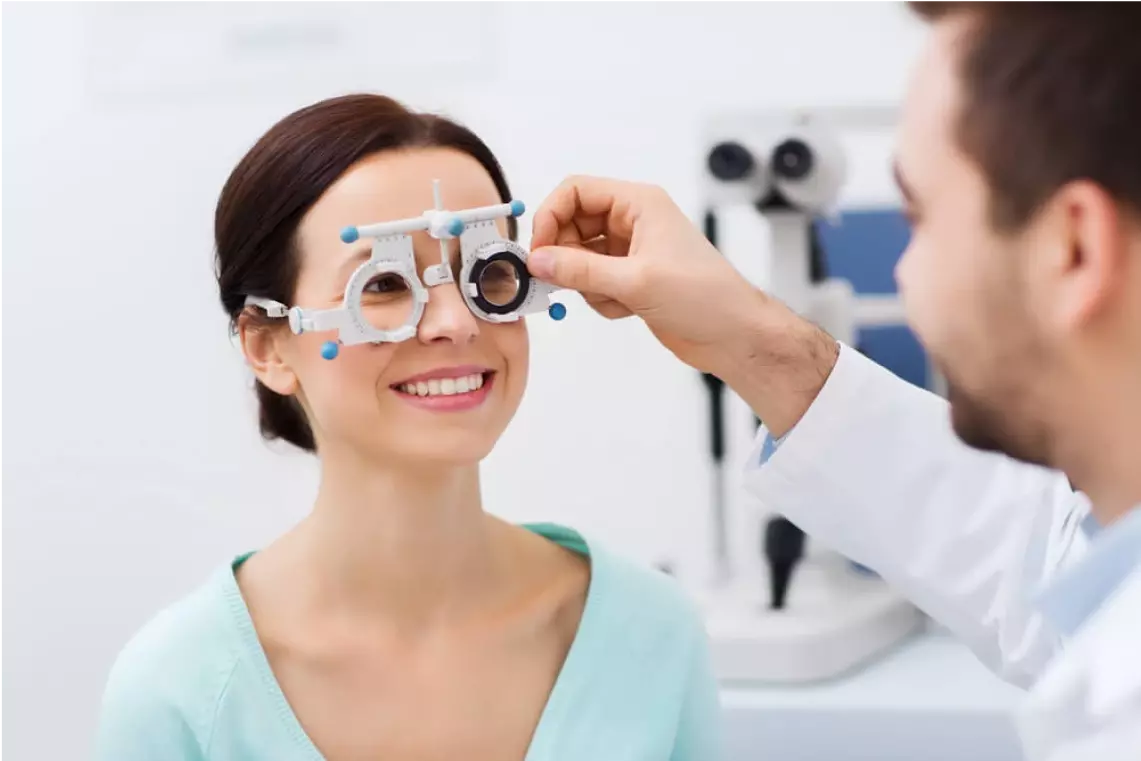 a man diagnoses a woman's eyes