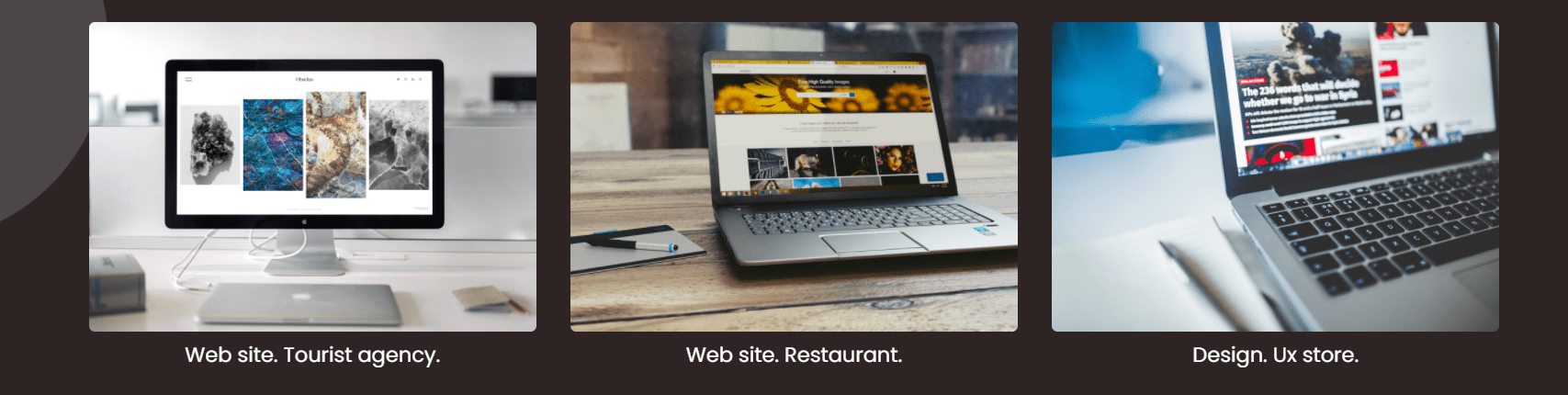 Trzy komputery z włączonymi stronami internetowymi