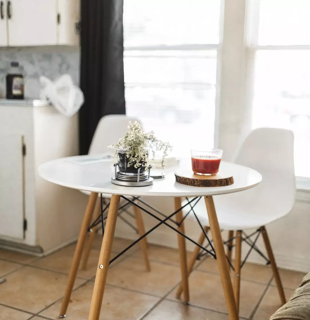 Möbel für das Zimmer aus Holz