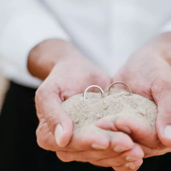 Prsteny v ruce