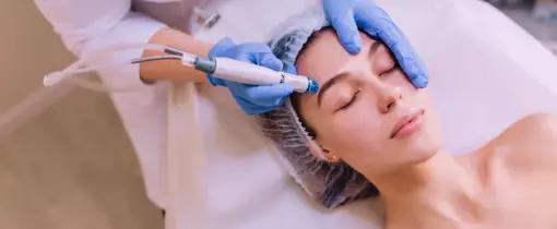 Kosmetinė antakių procedūra
