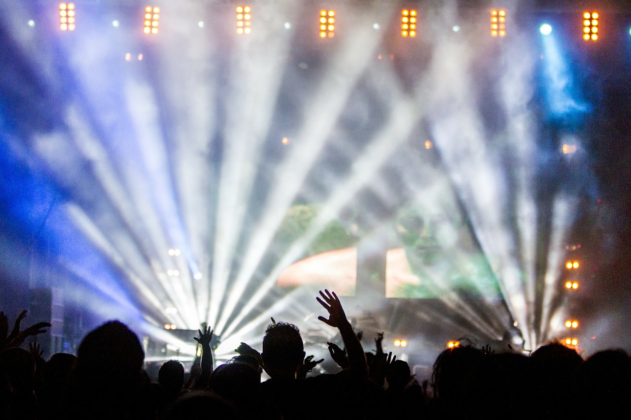 https://upload.bowwe.com/domain/4297/images/zespoly/galeria/concert-336695_1280.jpg