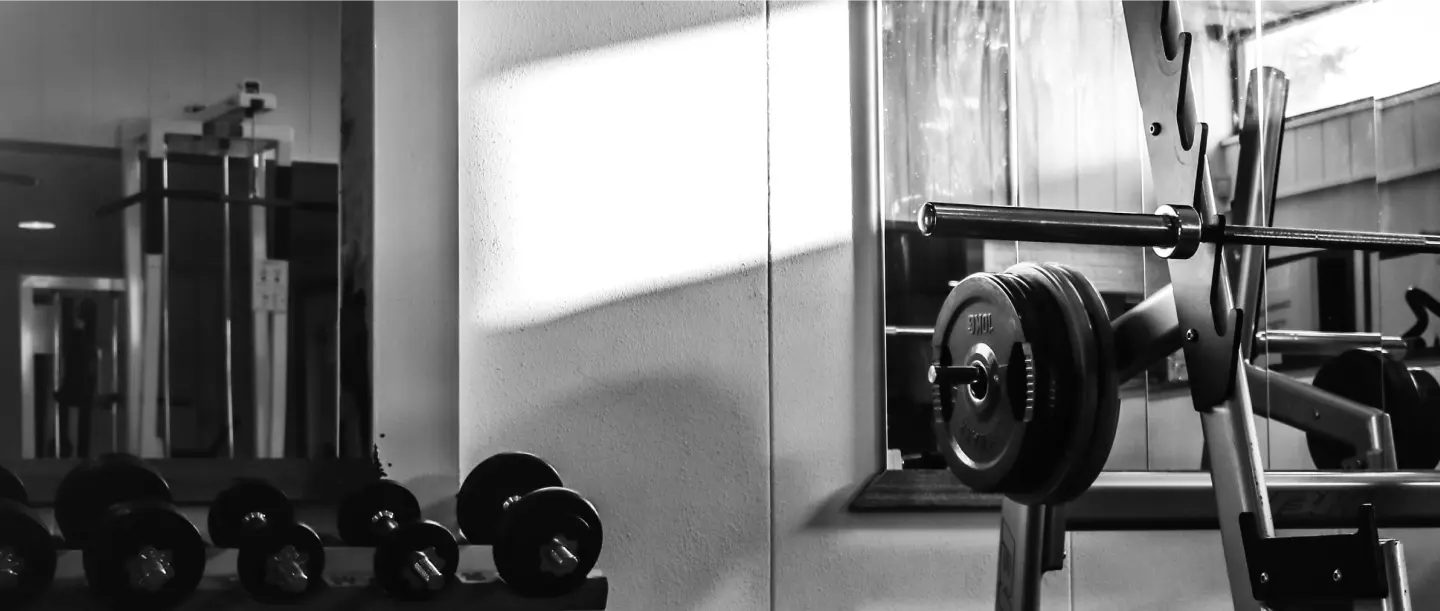 Fitnessraum mit Möbeln