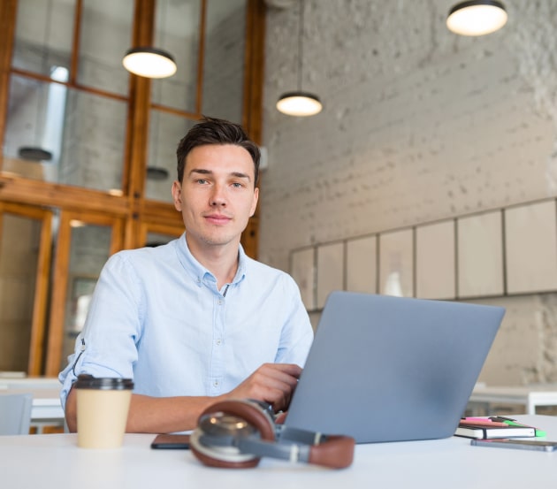 Smiling man is preparing his portfolio in BOWWE website creator